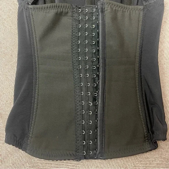 Silhouette Molding Body Shaper Size 28 - Picture 6 of 6